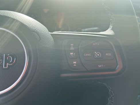 Used 2025 Jeep Wrangler Unlimited Sport AWD/4WD image 25