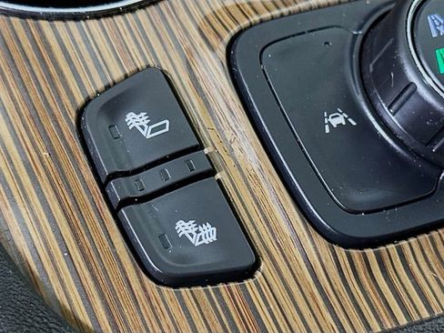 Used 2023 GMC Acadia SLE w/ Driver Convenience Package image 24