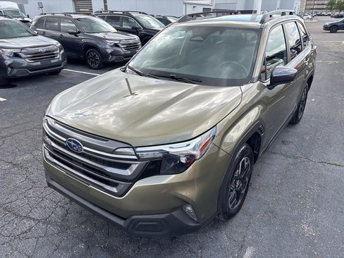 Certified 2025 Subaru Forester Premium AWD/4WD image 5