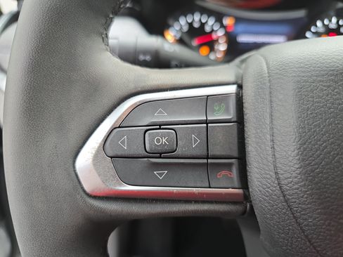 Used 2024 Jeep Compass Latitude w/ Convenience Group AWD/4WD image 17