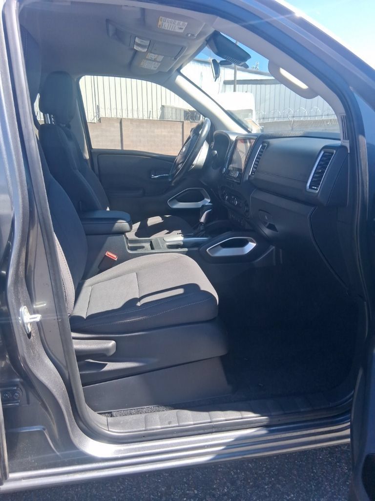 Used 2022 Nissan Frontier SV AWD/4WD image 6
