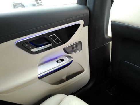 Used 2023 Mercedes-Benz GLC 300 4MATIC w/ Exclusive Trim Package image 32