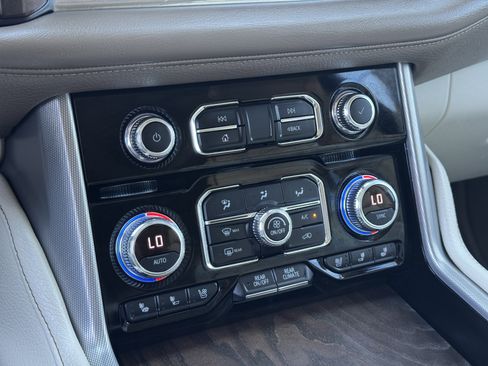 Certified 2021 GMC Yukon Denali image 28