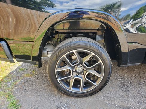 Used 2019 RAM 1500 Laramie AWD/4WD image 15