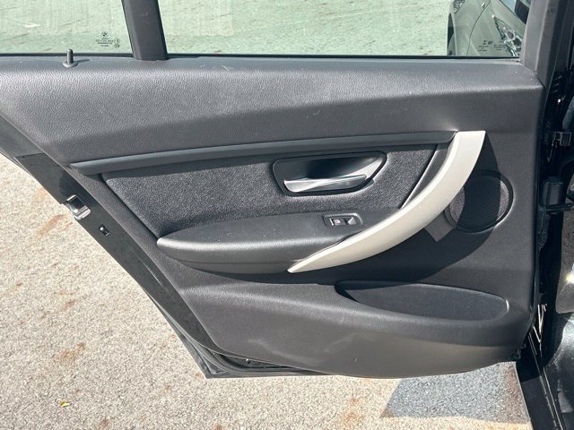 Used 2018 BMW 320i xDrive Sedan AWD/4WD image 28