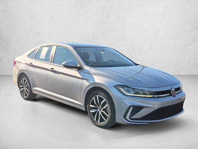 Used 2025 Volkswagen Jetta SE FWD image 3