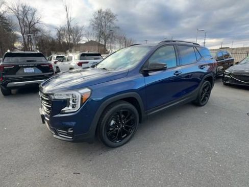 Used 2022 GMC Terrain SLT w/ Infotainment Package II image 4