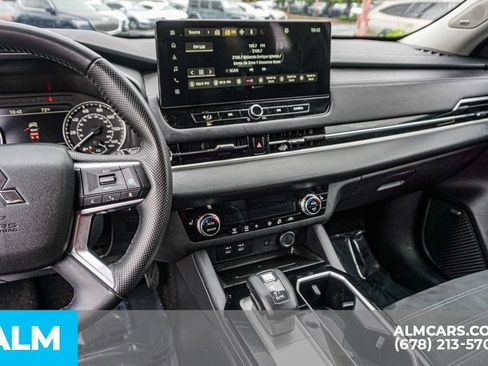 Used 2025 Mitsubishi Outlander SE FWD image 34
