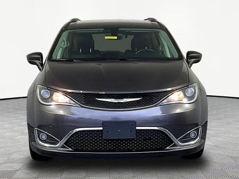 Used 2018 Chrysler Pacifica Touring-L Plus FWD image 2