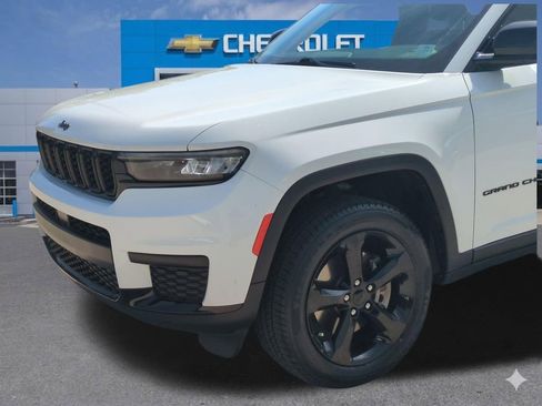 Used 2023 Jeep Grand Cherokee L Laredo image 10