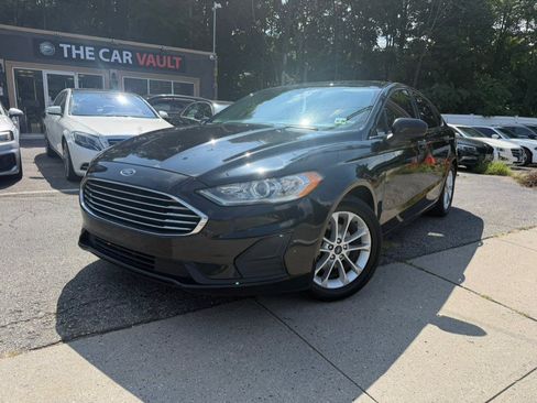 Used 2019 Ford Fusion SE FWD image 2