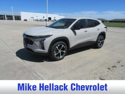 New 2026 Chevrolet Trax RS w/ Driver Confidence Package FWD image 3