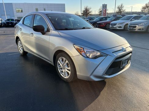 Used 2018 Toyota Yaris iA image 5