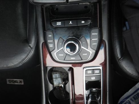 Used 2016 Kia K900 Luxury image 49