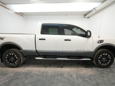 Used 2016 Nissan Titan PRO-4X image 10