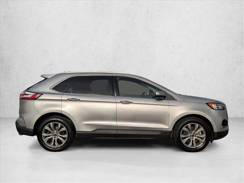 Used 2019 Ford Edge Titanium image 4
