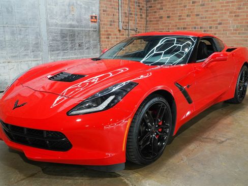 Used 2019 Chevrolet Corvette Stingray Coupe w/ Carbon Flash Badge Package RWD image 19