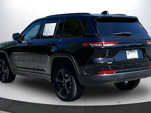 Used 2023 Jeep Grand Cherokee Altitude AWD/4WD image 7