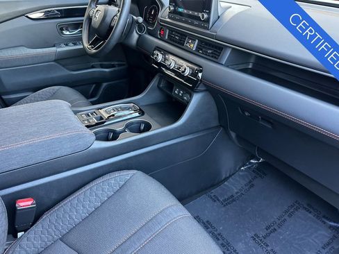 Certified 2025 Honda Pilot Sport image 19