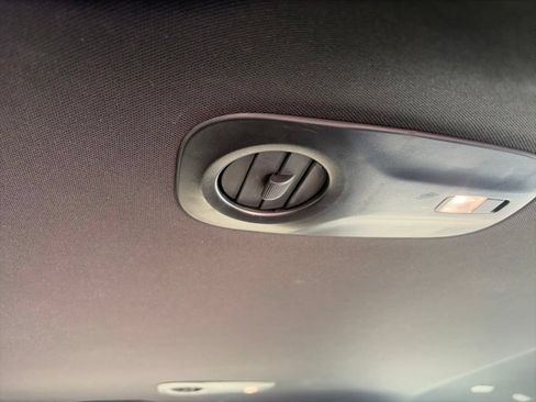 Used 2025 Chrysler Pacifica Select FWD image 17