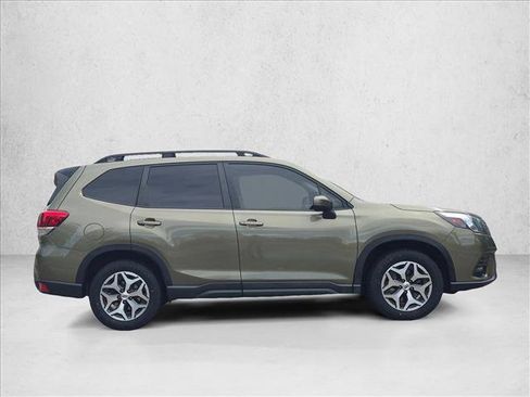 Used 2024 Subaru Forester Premium AWD/4WD image 4