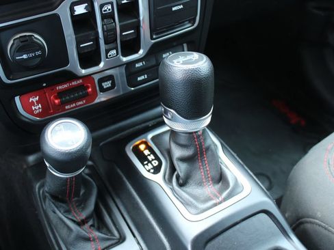 Used 2018 Jeep Wrangler Unlimited Rubicon AWD/4WD image 23