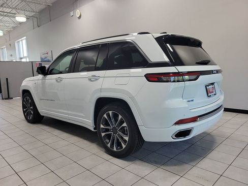 Used 2022 Jeep Grand Cherokee Overland w/ Advanced Protech Group III AWD/4WD image 9