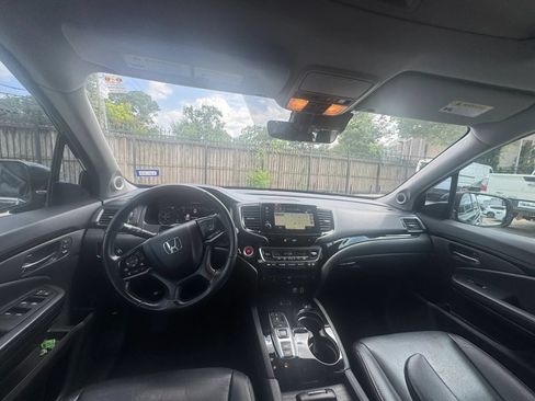 Used 2020 Honda Pilot Touring image 2
