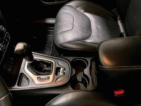 Used 2015 Jeep Cherokee Limited image 18