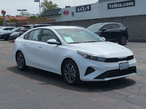 Certified 2023 Kia Forte LXS image 3