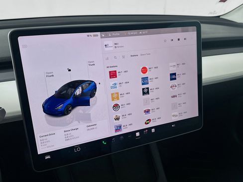 Used 2023 Tesla Model 3 Standard Range image 19