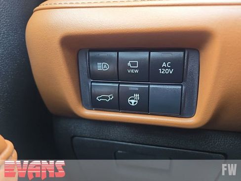 New 2026 Toyota Highlander Platinum image 18