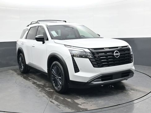 New 2026 Nissan Pathfinder SL image 2