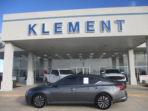 Used 2024 Nissan Altima 2.5 SV w/ SV Premium Package image 1