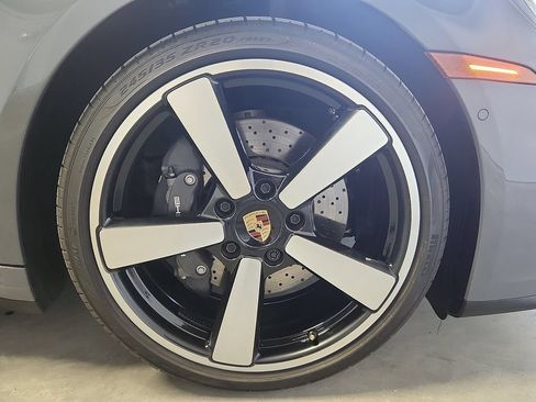 Used 2025 Porsche 911 Carrera RWD image 10
