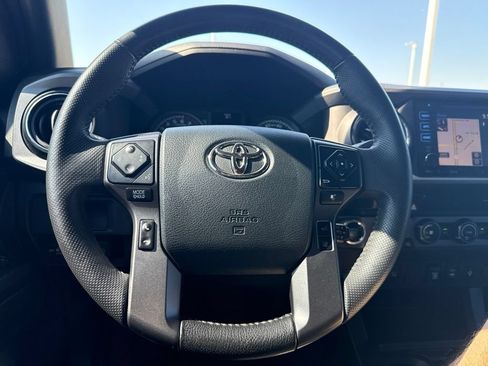 Used 2019 Toyota Tacoma TRD Off-Road AWD/4WD image 11