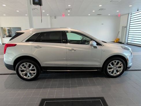 Used 2019 Cadillac XT5 Luxury w/ LPO, Radiant Package AWD/4WD image 2