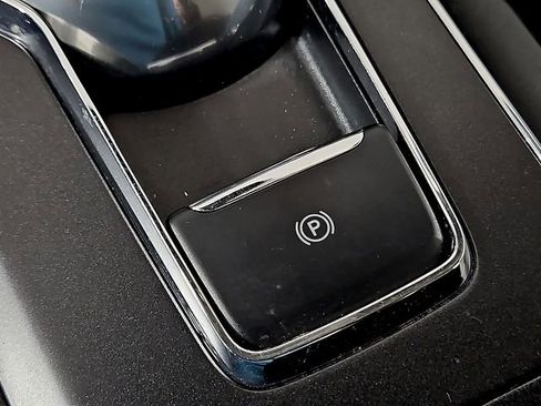 Used 2020 Ford Fusion SE image 28