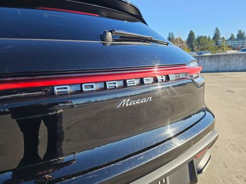 Used 2024 Porsche Macan image 15