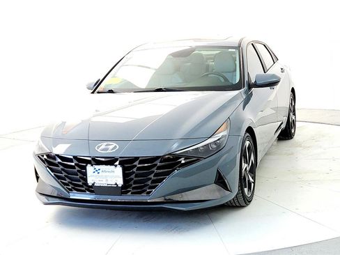 Used 2022 Hyundai Elantra Limited image 2