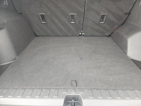 Used 2021 Chevrolet Equinox Premier FWD image 32