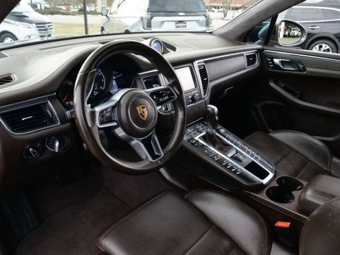 Used 2016 Porsche Macan Turbo image 2