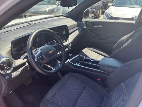 Used 2025 Chevrolet Equinox LT FWD image 22