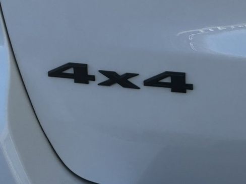 Used 2022 Jeep Grand Cherokee Laredo X image 3