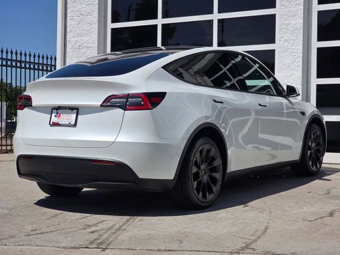 Used 2021 Tesla Model Y Long Range image 4
