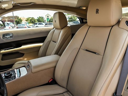 Used 2016 Rolls-Royce Wraith RWD image 23