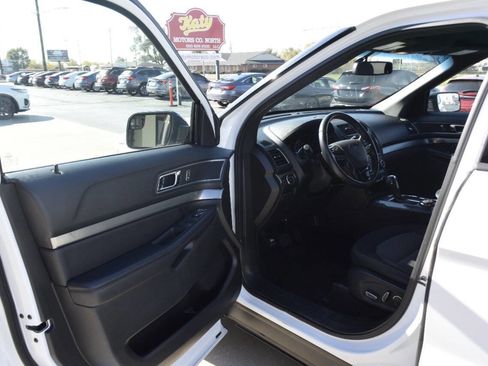 Used 2018 Ford Explorer XLT w/ Equipment Group 201A image 12