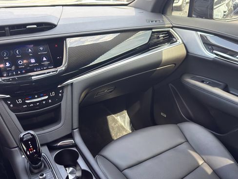 Used 2025 Cadillac XT6 Sport w/ Technology Package AWD/4WD image 31