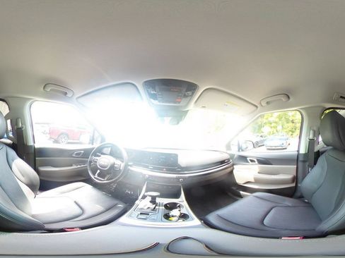 Used 2026 Kia Carnival FWD image 40