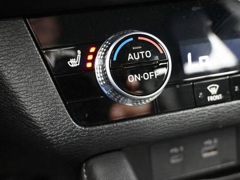 Used 2023 Mitsubishi Outlander SE image 29